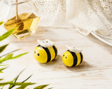 Bumble cheapest Bee Salt and Pepper shakers