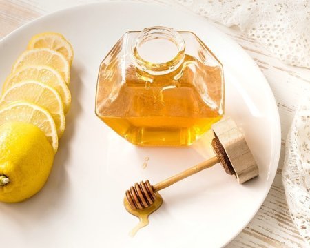 Hexagon honey jar with wooden dipper