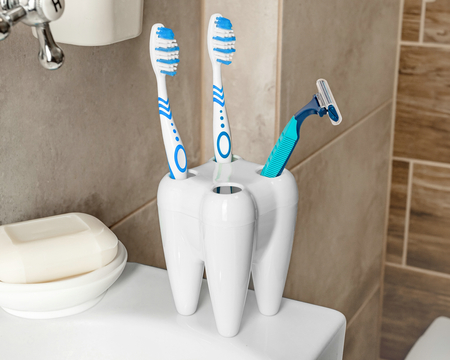 Teeth holder for toothbrush