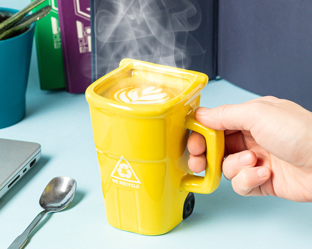 Trash bin mug - yellow 