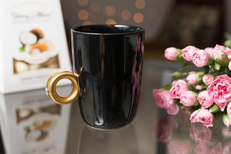 Ring mug black - golden ring