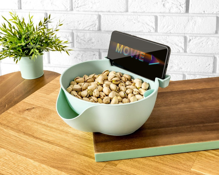 Lazy snack bowl with smartfon holder