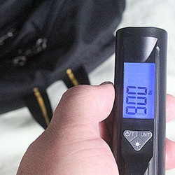 Luggage scale with LED light