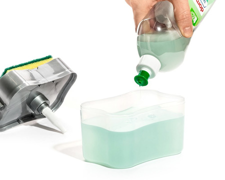 Liquid dispenser with sponge