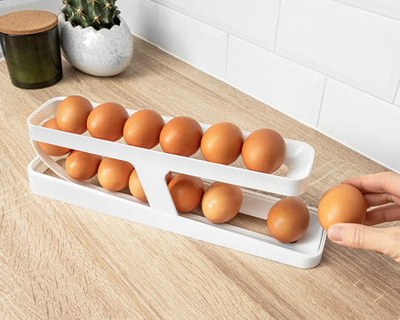 Automatic egg organizer