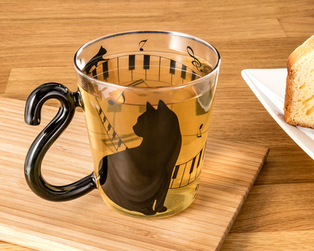Cat glass with tail handle 