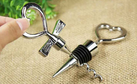 Heart shaped bottle stopper and opener - BLACK